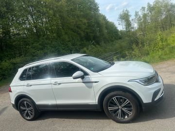 Volkswagen Tiguan - 2