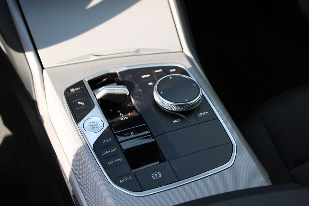 BMW 320 d xDrive Touring NAVI SHZ LED PDC AUT LIVE