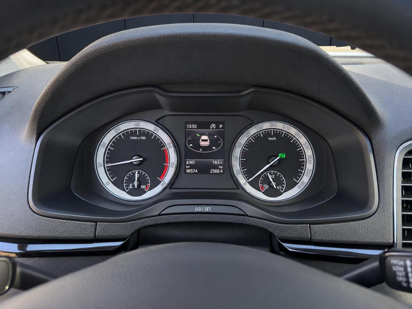 Skoda Karoq Style AHK PANO DAB NAVIGATION RKF SHZ PDC