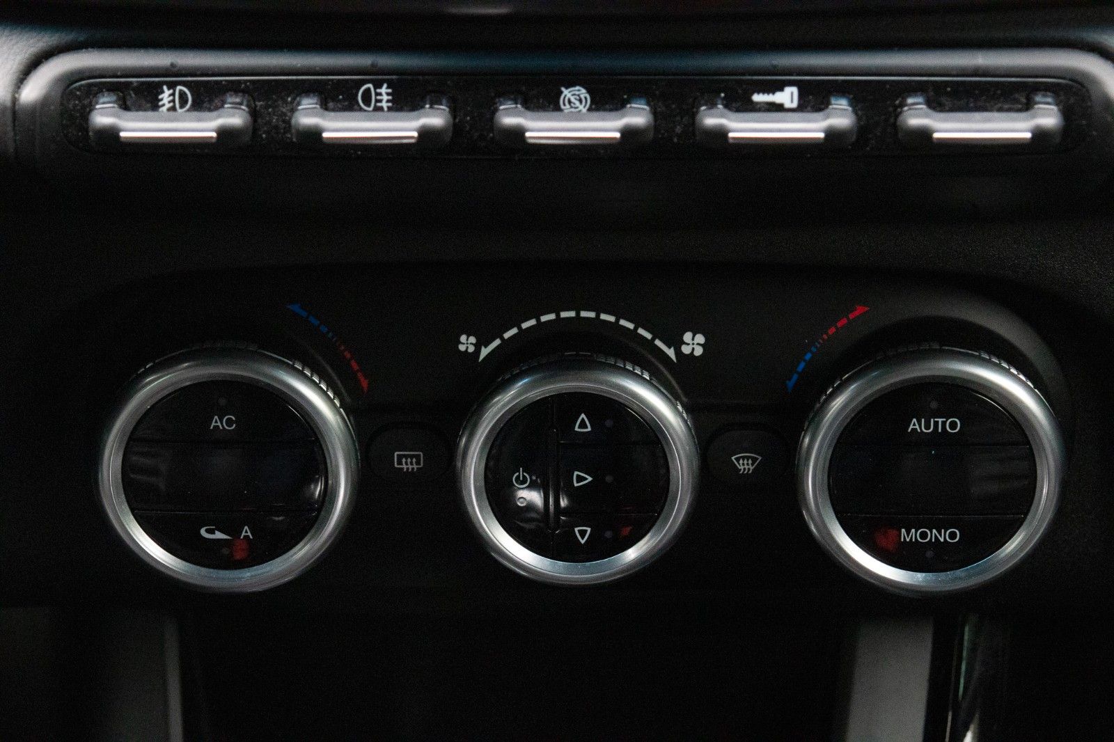 Fahrzeugabbildung Alfa Romeo Giulietta 1.4TB Turismo Navi*1Hd*Temp*Sitzhzg