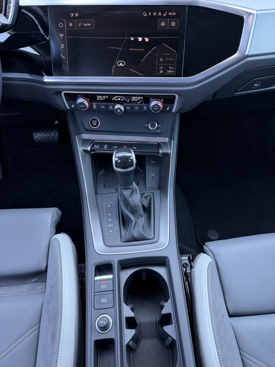 Fahrzeugabbildung Audi Q3 45 TFSI e S-Line Black NAV+LED+360°+20ZOLL+PP