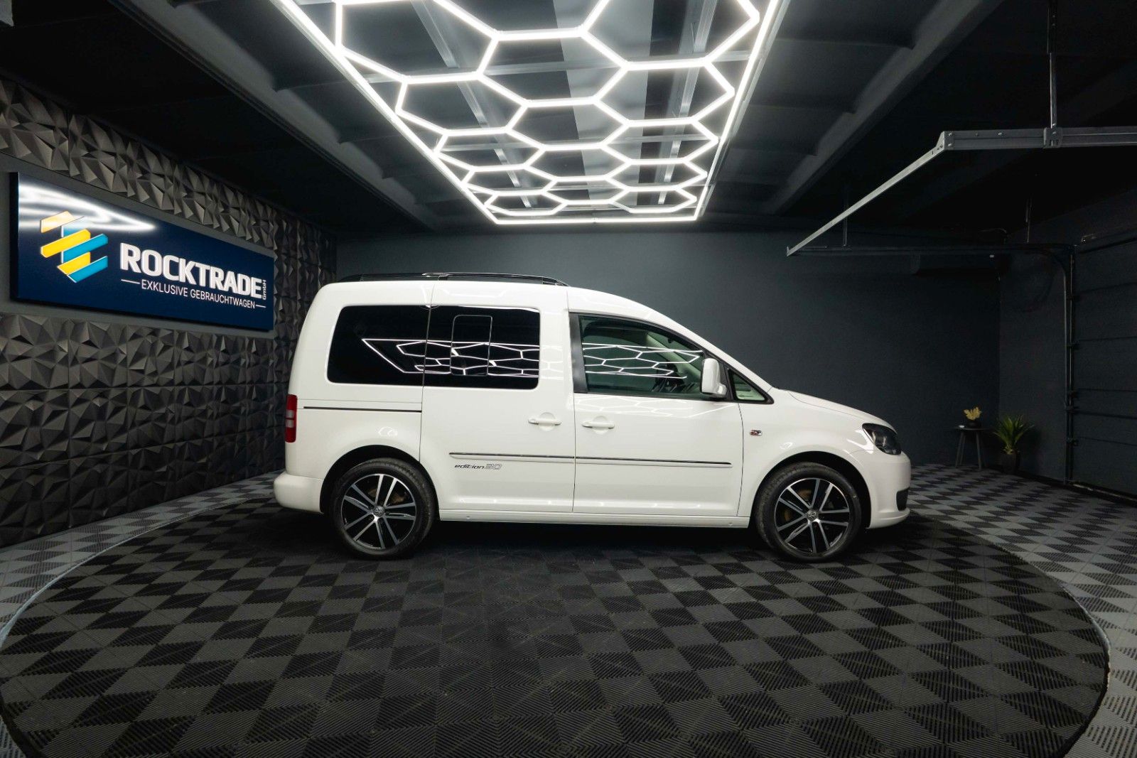 Fahrzeugabbildung Volkswagen Caddy 1.6 TDI DSG Edition 30 Sport | Alcantara