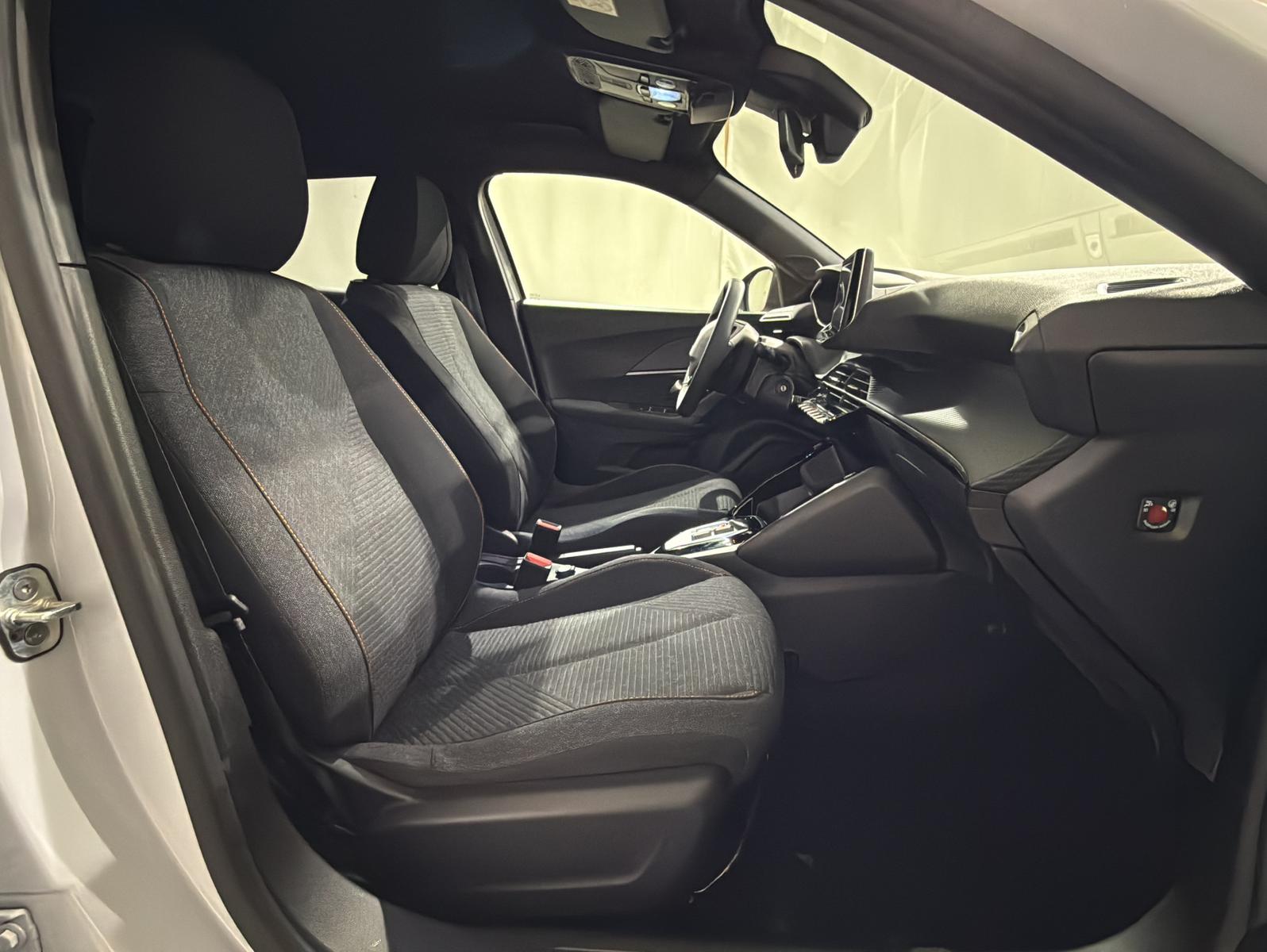 Peugeot 2008 Hyb.145 Business Autom.|PDC|KAMERA|NAVI|SHZ