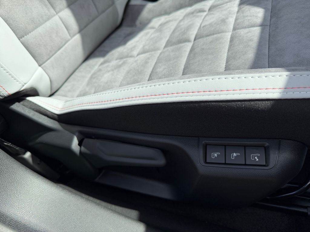 Fahrzeugabbildung Citroën C4 Hybrid 145 MAX