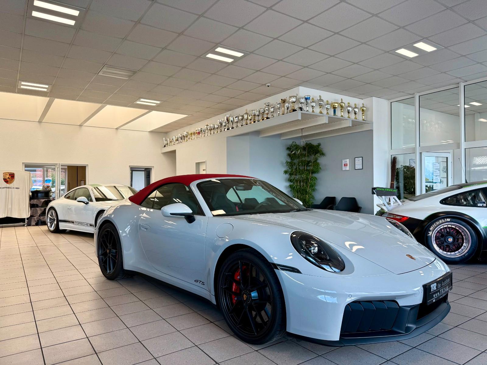 Porsche 911 992 Carrera 4 GTS Cabrio