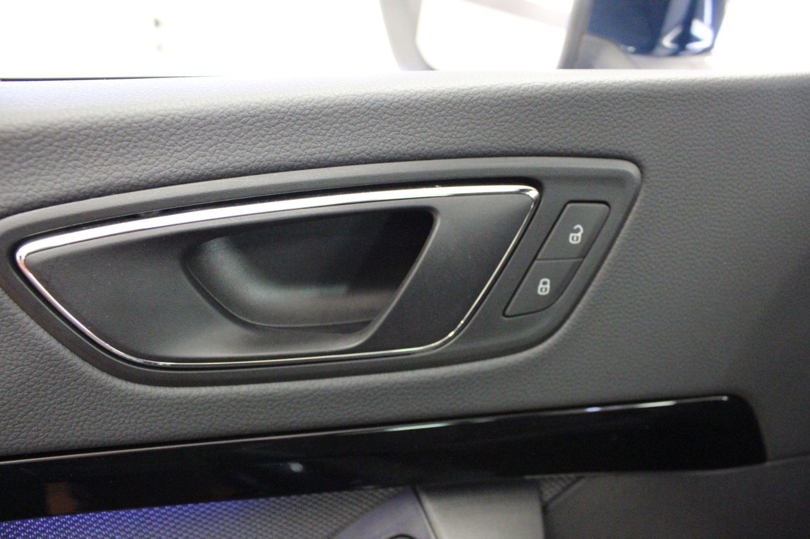 Fahrzeugabbildung SEAT Ateca 1.5 TSI ACT 110kW Xcellence DSG *Winterräd