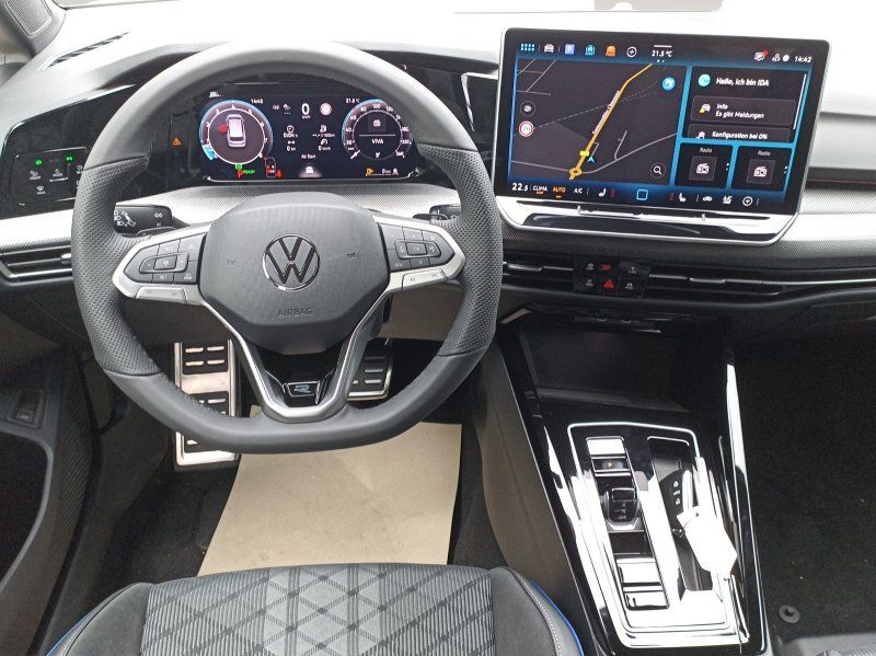 Fahrzeugabbildung Volkswagen Golf Vr. 8 1.5 eTSI R-Line DSG