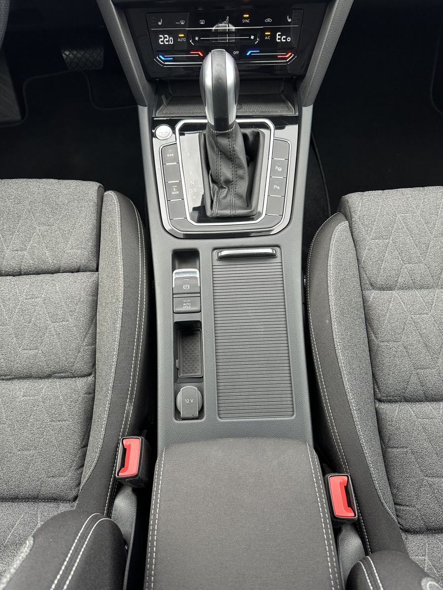 Fahrzeugabbildung Volkswagen Passat GTE Hybrid NAV+LED+KAM+AHK+1HAND+17ZO+PP