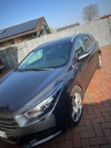 Hyundai i40 1.7 CRDi 104kW blue Premium DCT Premium - Hyundai i40 mit Diesel-Antrieb: Kombi, Automatik, 1.7