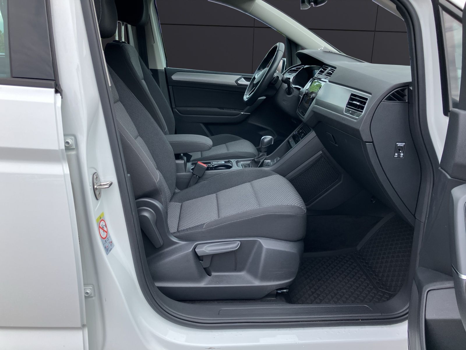 Fahrzeugabbildung Volkswagen Touran TSI Comfortline DSG LED Navi ACC PDC SH