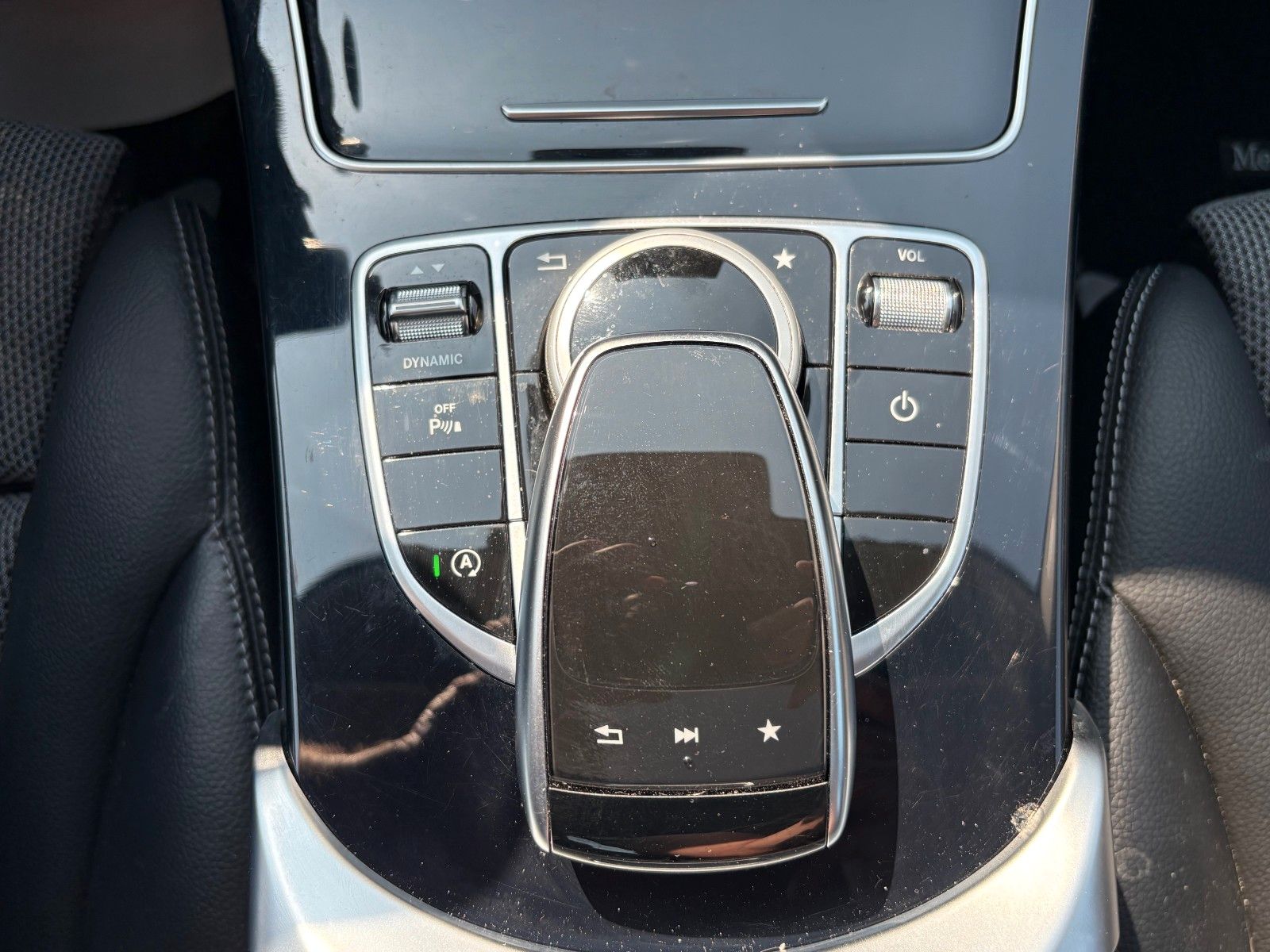 Fahrzeugabbildung Mercedes-Benz C 200 4Matic Aut. AVANTGARDE Navi LED GSD SPORTS