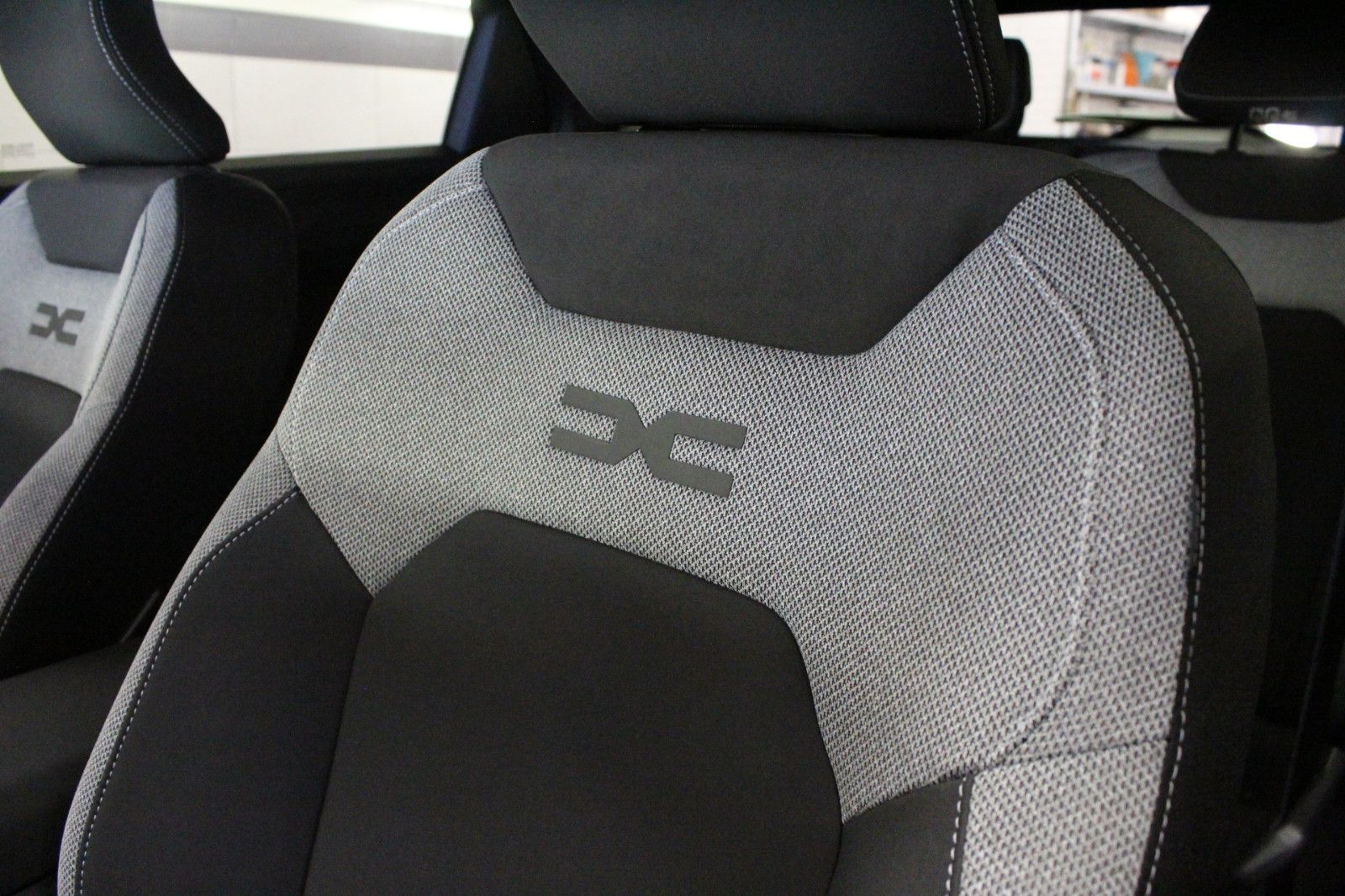 Fahrzeugabbildung Dacia Bigster hybrid 155 Journey Winter- & City-Paket