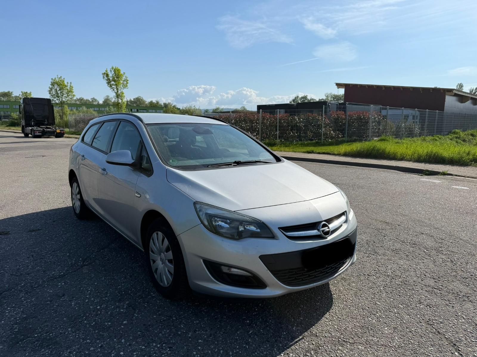 Opel Astra 2015 — interior