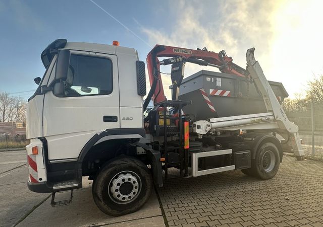 Volvo FM 330 4x4 R Allrad Absetzkipper PAK13SC + Kran