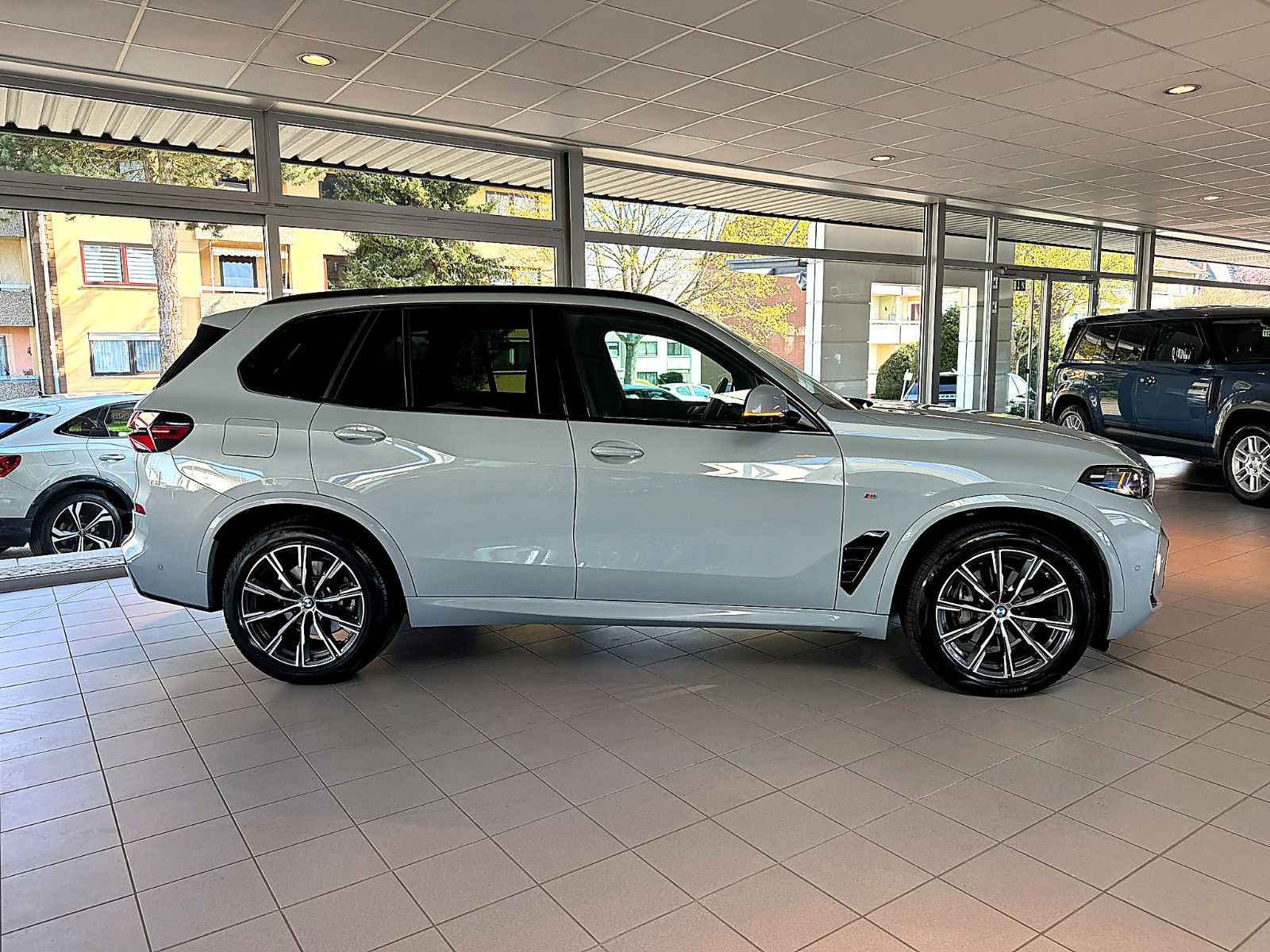 Fahrzeugabbildung BMW X5 30 d xDrive M Sport/HEAD-UP/360°/SOUND/AMBIEN