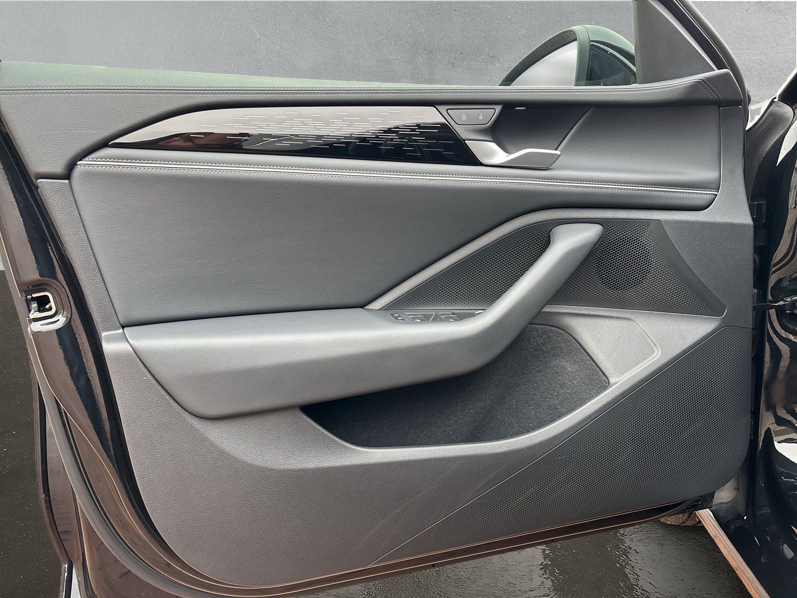 Fahrzeugabbildung Volkswagen Passat Variant 2.0 TDI Business AHK Kamera HuD M