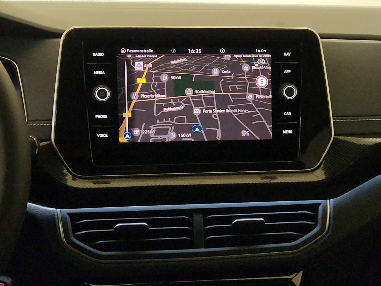 Volkswagen T-Cross - Bild 12