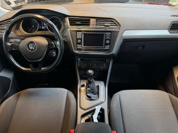 Volkswagen Tiguan - 10