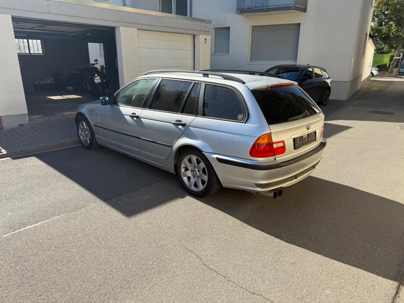 BMW 316 2004 — interior