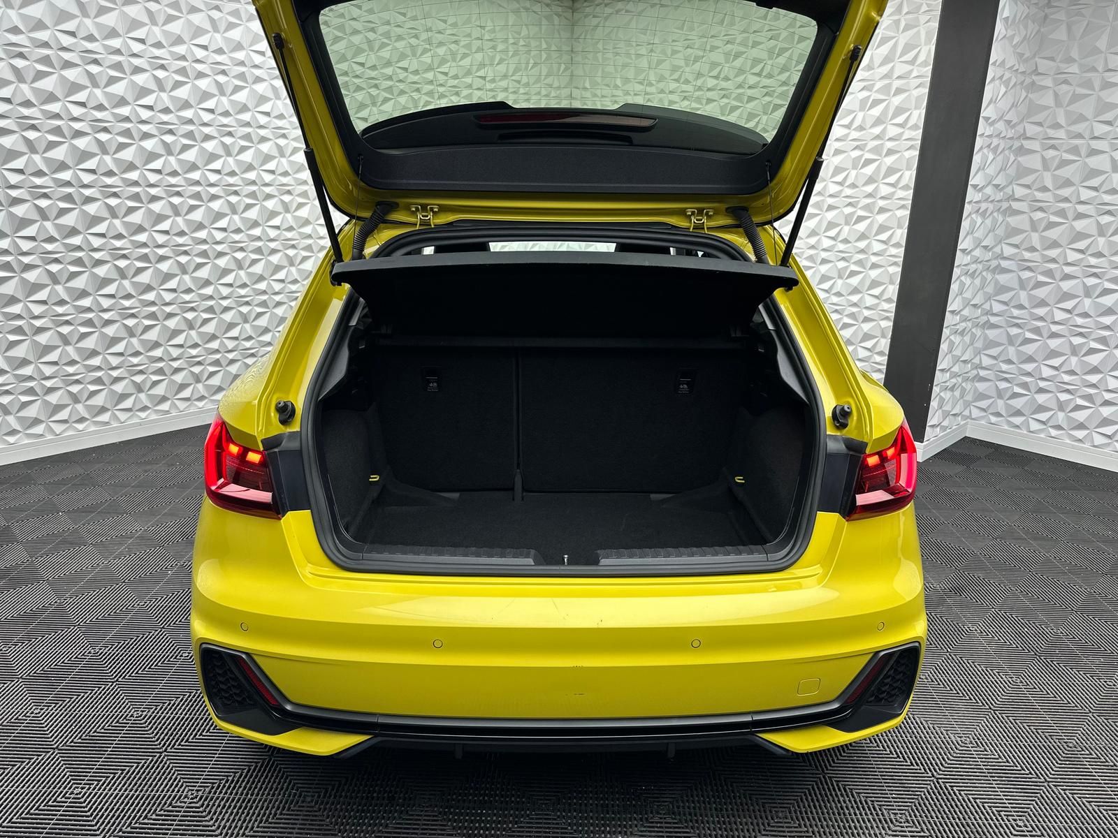Fahrzeugabbildung Audi A1 30 TFSI S-LINE/EDITION-ONE/PDC/RCAM/VIRTUAL