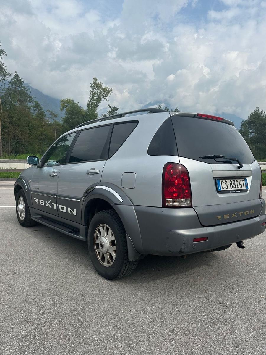 SsangYong Rexton 2005 — engine 2.696 cm³, 165 HP (121kW)