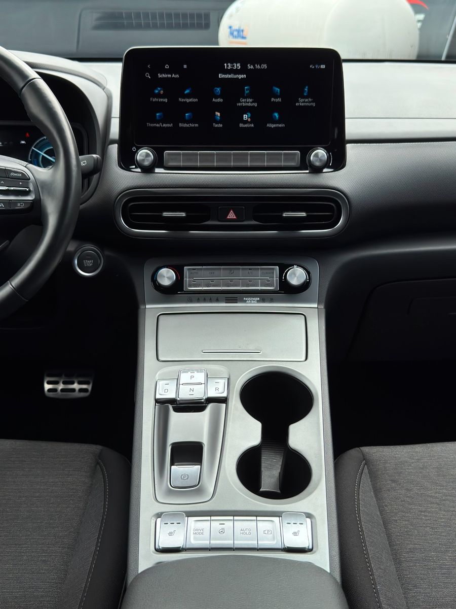 Fahrzeugabbildung Hyundai KONA E Edition 30+ PDC SHZ LHZ KRELL Temp CarPl.