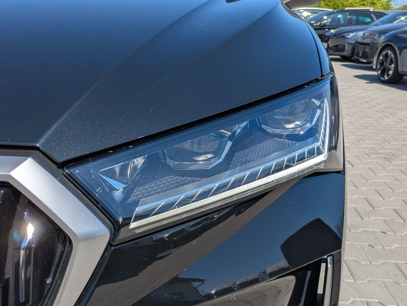 Fahrzeugabbildung SKODA Superb 2.0 TDI 4x4 Selection MATRIX*AHK*5J GAR.