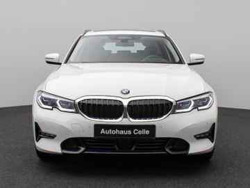 Fahrzeugabbildung BMW 330e xDr Tour Sport Line ACC HUD Pano HiFi Laser