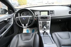 VOLVO V60 Kombi D4 Summum Leder Schiebedach Navi VOLL VOLVO V60 Kombi D4 Summum Leder Schiebedach Navi VOLL