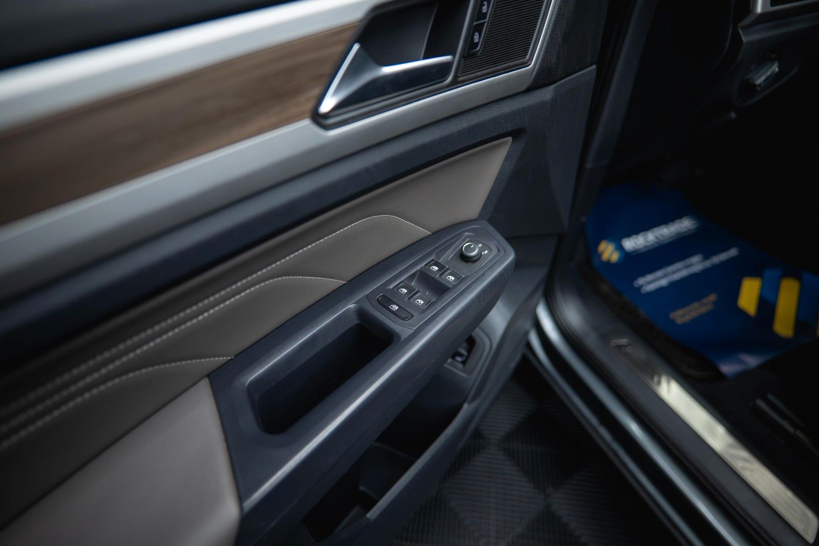 Fahrzeugabbildung Volkswagen ATLAS 3.6 4x4 SEL PREMIUM Black Line *7 Sitze*