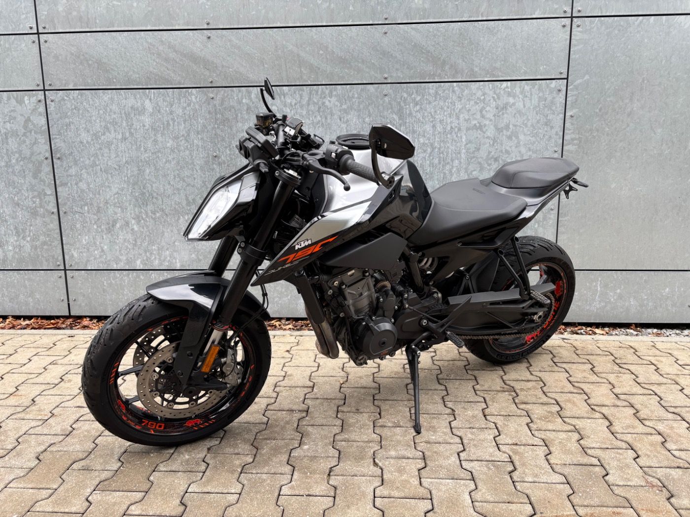 Fahrzeugabbildung KTM 790 Duke Akrapovic viel Zubehör