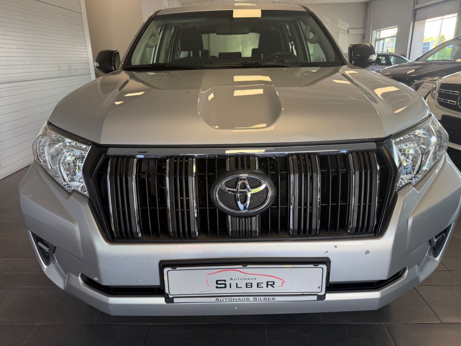 Toyota Land Cruiser 2.8 D-4D Automatik/Navi/PDC foto 5