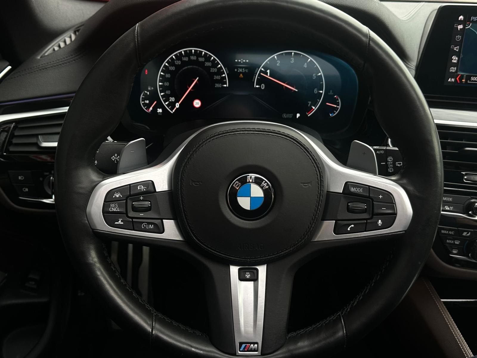 BMW 540i xDrive M SPORT SHADOWBLACK LED#AHK#ACC#PANO - Image 11