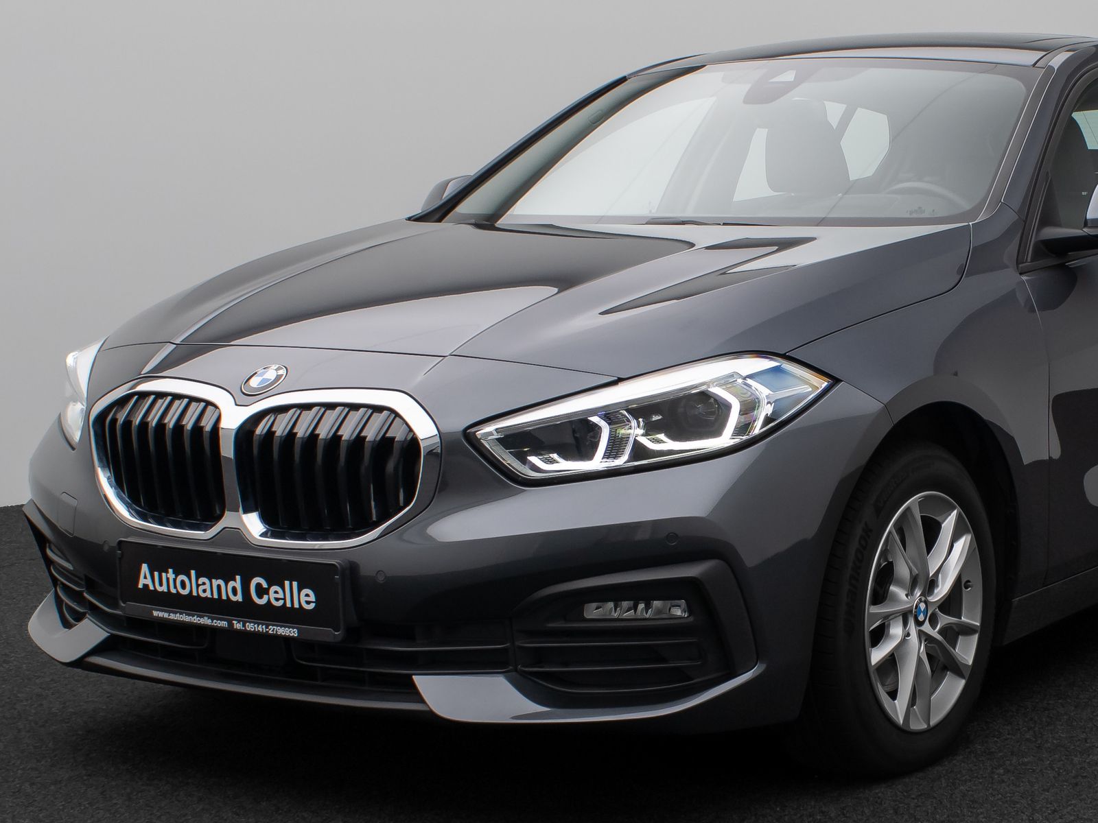Fahrzeugabbildung BMW 118i Panorama HUD DAB HiFi WLAN PDC LED Alarm
