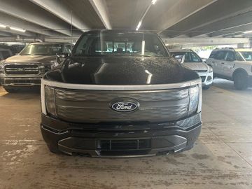 Ford F150 Lightning Lariat grosse Batterie im Vorlauf