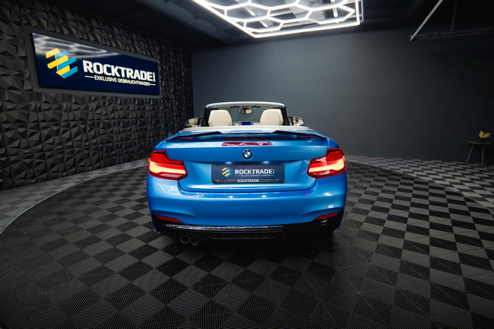 Fahrzeugabbildung BMW 230i Cabrio M-Sport Performance Shadow Line LED