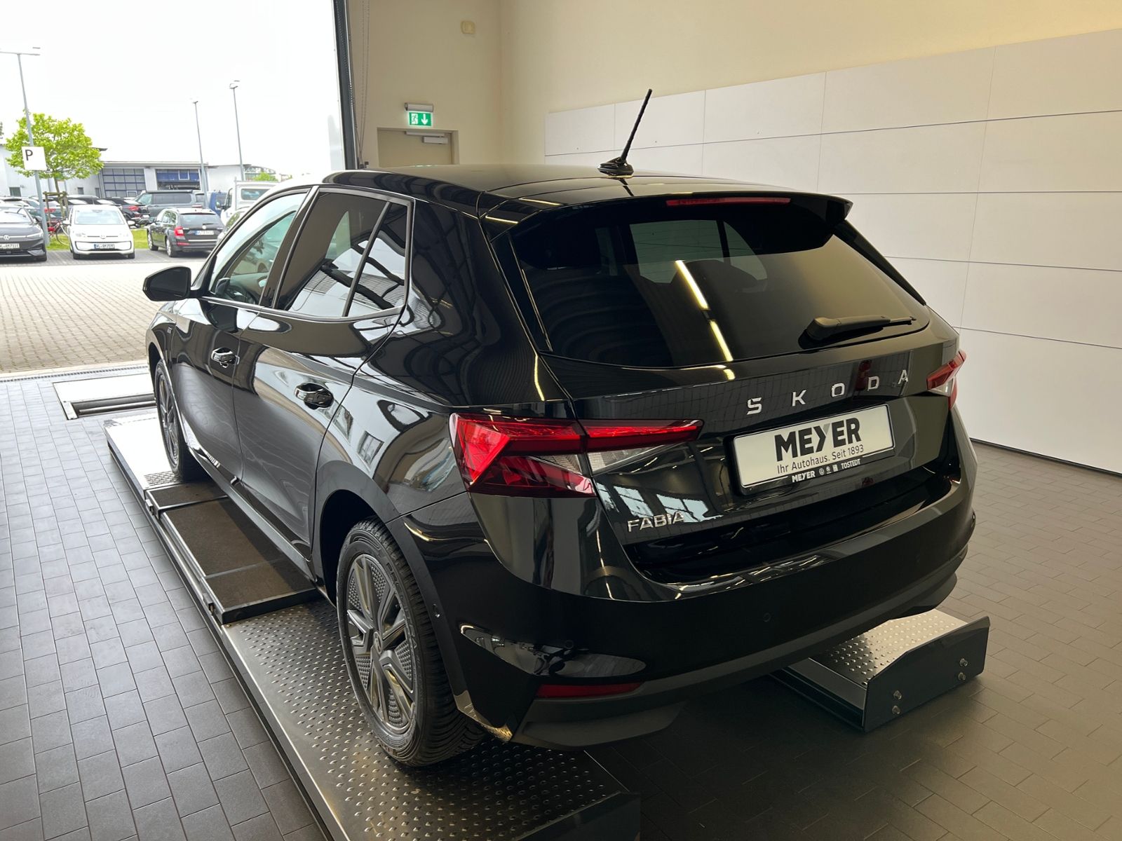 Fahrzeugabbildung SKODA Fabia Selection Tour 1.5 TSI DSG *Vorb. AHK, LED