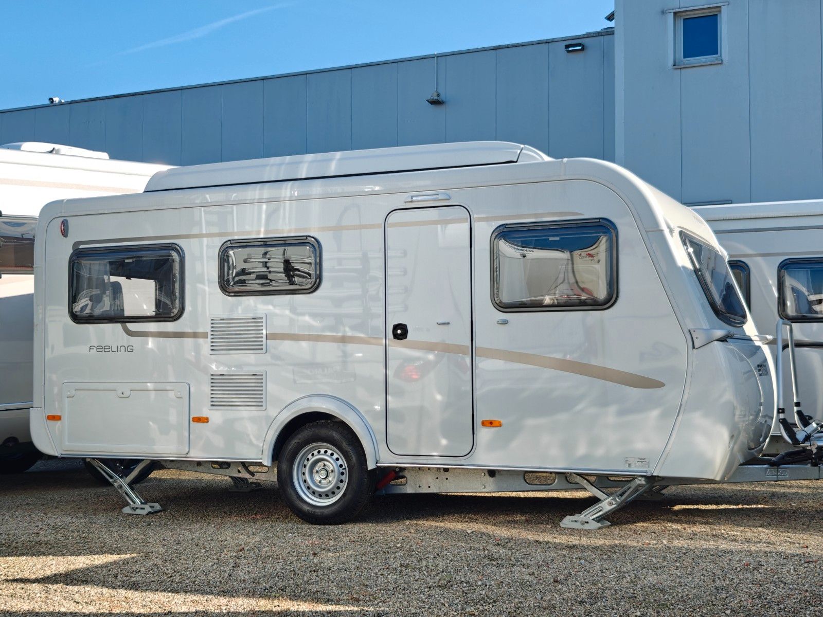 Fahrzeugabbildung HYMER / ERIBA / HYMERCAR Feeling 425 Schlafdach - SPRING SALE -
