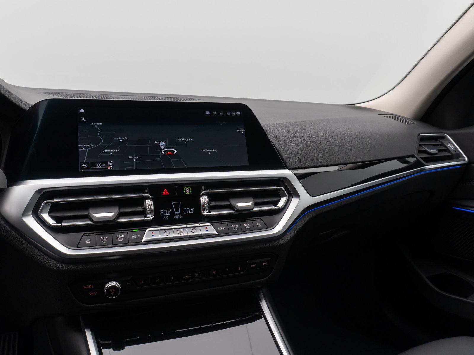 Fahrzeugabbildung BMW 320i Sport Line Alarm DAB FernlichtAss PDC LED