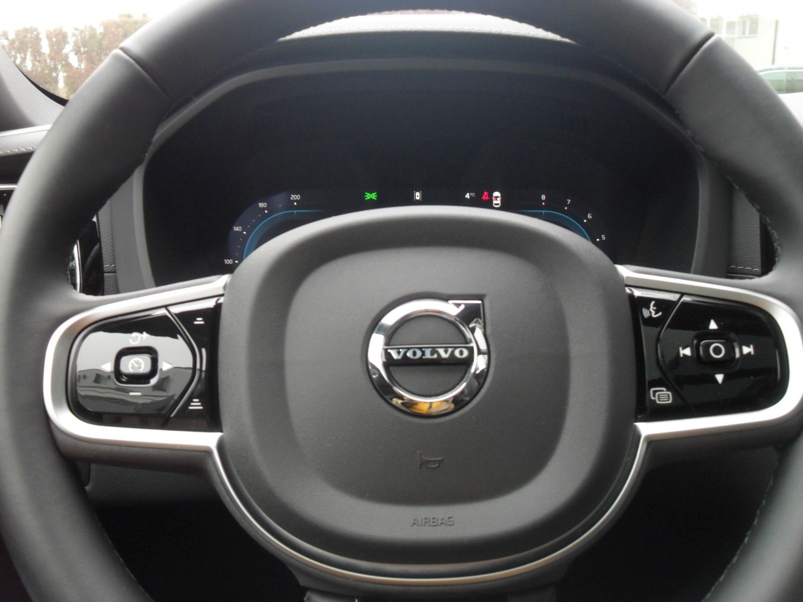 Fahrzeugabbildung Volvo XC 60 B5 Ultra Black Edition AWD |