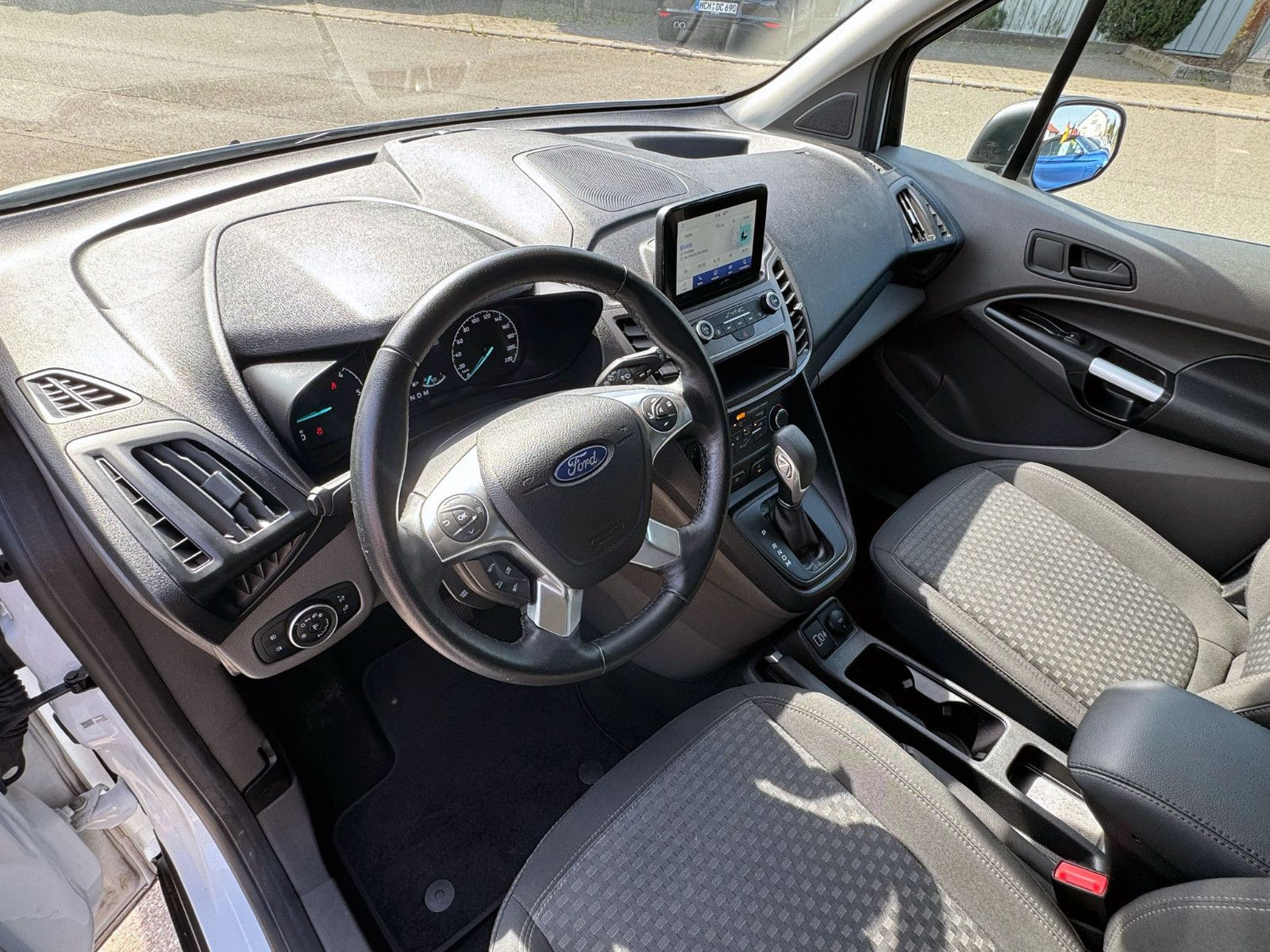 Fahrzeugabbildung Ford Transit Connect Kombi L2 1.5 EB Aut. Trend KAM