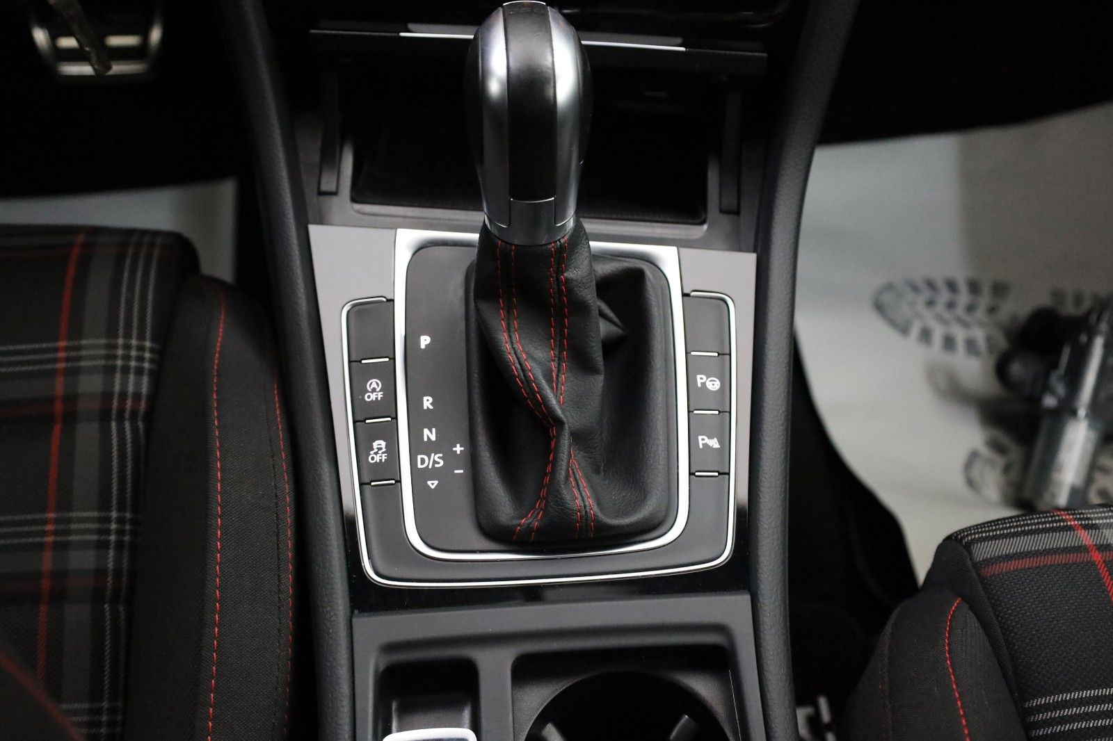 Fahrzeugabbildung Volkswagen Golf VII Lim. GTI Performance Navi,LED,SH,ACC