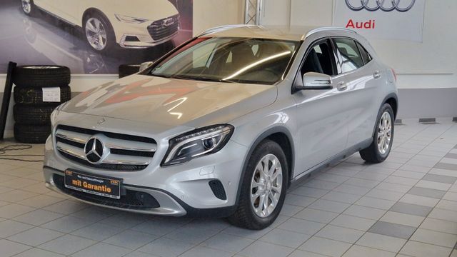 MERCEDES-BENZ GLA 200 156 PS Benziner*SHZ*NAVI*BI-XENON*KAMERA