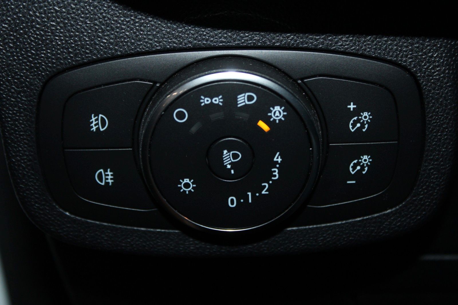 Fahrzeugabbildung Ford Fiesta Trend KLIMA LED WinterPaket PDC 1.Hand