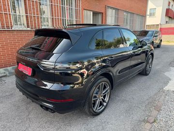 Porsche Cayenne - 4