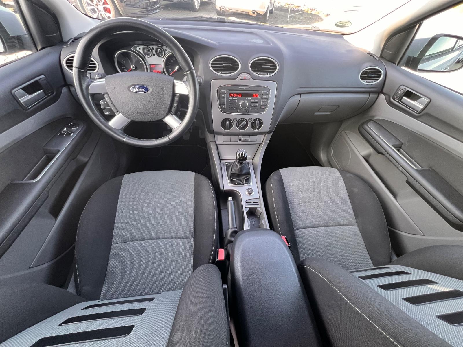 Ford Focus 2011 — photo 18