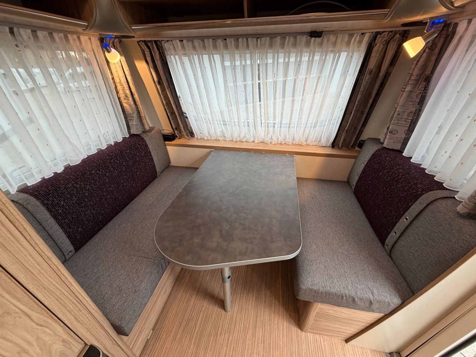 Fahrzeugabbildung HYMER / ERIBA / HYMERCAR Eriba Nova Light 425