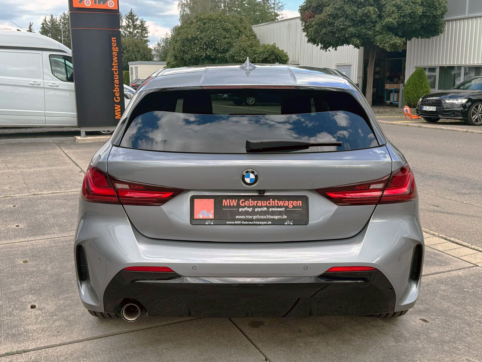Fahrzeugabbildung BMW 118i M-Sport Steptr. NAV PDC KAM PANO TEMP HIFI