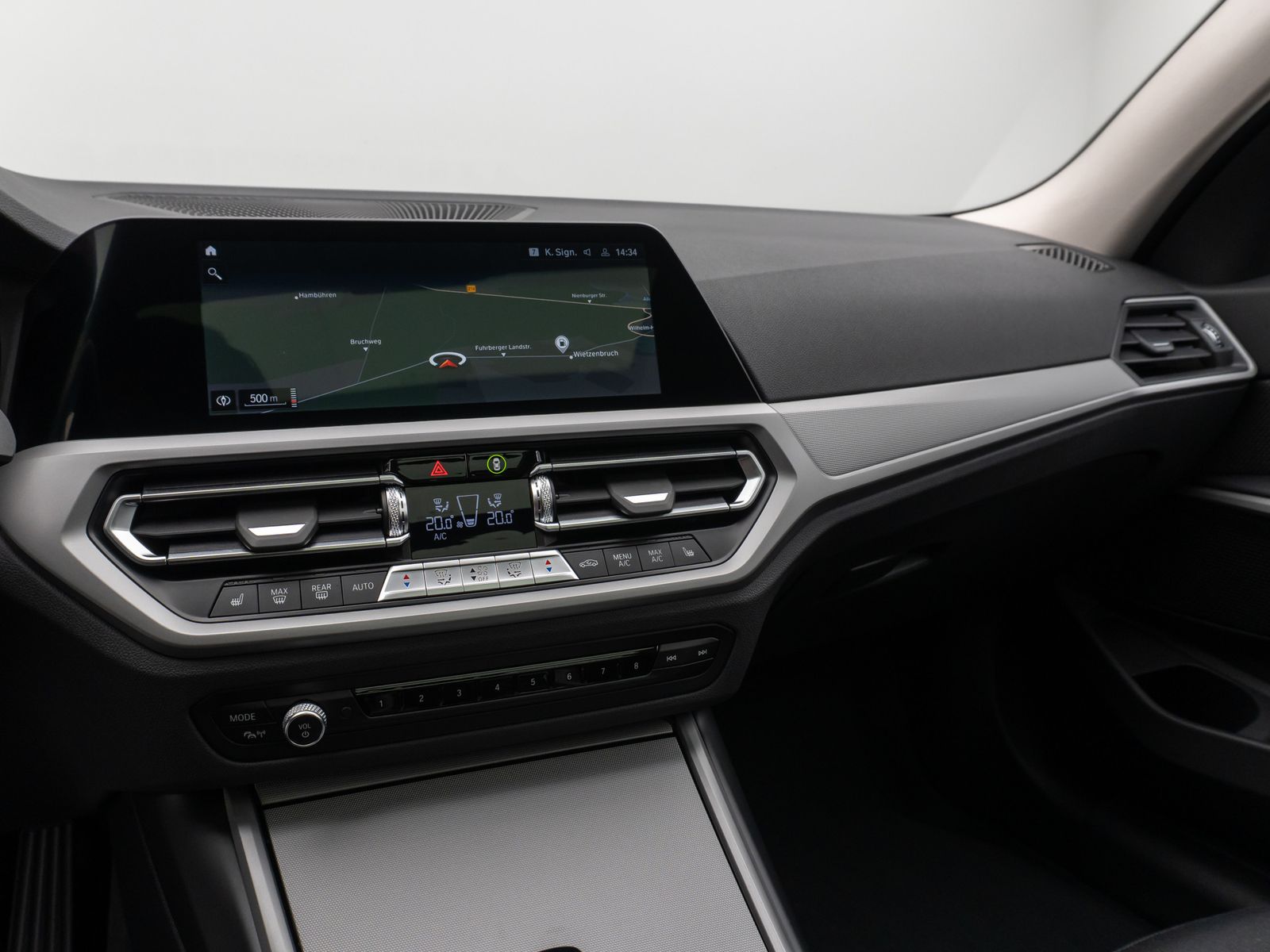 Fahrzeugabbildung BMW 320i Panorama DAB CockPitPr DrivAssist PDC Alarm