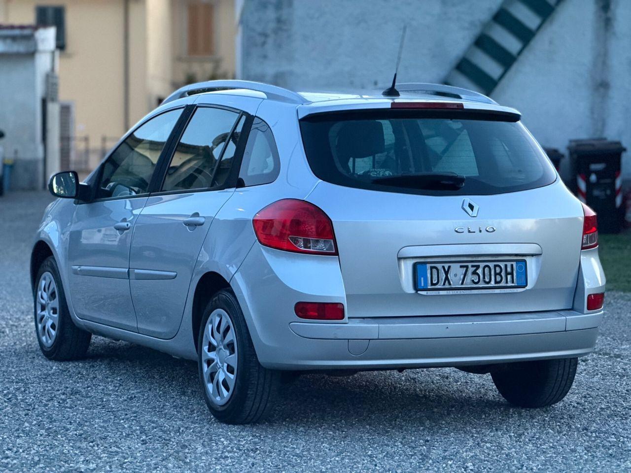 Renault Clio 2009 — interior